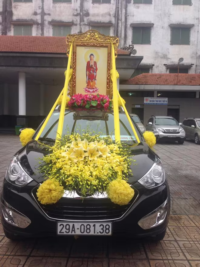 Đồng nghiệp, bạn bè xúc động tiễn đưa Trần Lập về nơi an nghỉ cuối cùng ảnh 13 Đồng nghiệp, bạn bè xúc động tiễn đưa Trần Lập về nơi an nghỉ cuối cùng ảnh 13