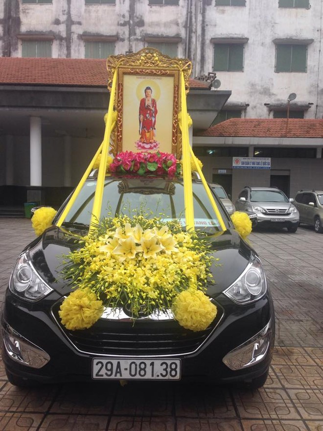 Đồng nghiệp, bạn bè xúc động tiễn đưa Trần Lập về nơi an nghỉ cuối cùng ảnh 13 Đồng nghiệp, bạn bè xúc động tiễn đưa Trần Lập về nơi an nghỉ cuối cùng ảnh 13