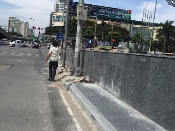 Vỉa hè có cũng như không ảnh 1