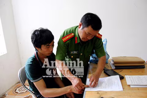 Căn nhà nơi xảy ra vụ thảm sát 4 người hoang phế lạnh người ảnh 2 Căn nhà nơi xảy ra vụ thảm sát 4 người hoang phế lạnh người ảnh 2