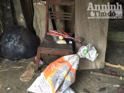 Căn nhà nơi xảy ra vụ thảm sát 4 người hoang phế lạnh người ảnh 19 Căn nhà nơi xảy ra vụ thảm sát 4 người hoang phế lạnh người ảnh 19