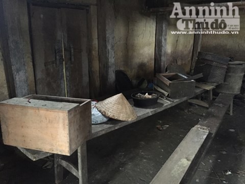 Căn nhà nơi xảy ra vụ thảm sát 4 người hoang phế lạnh người ảnh 10 Căn nhà nơi xảy ra vụ thảm sát 4 người hoang phế lạnh người ảnh 10