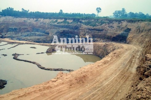 Hàng triệu khối đất nằm sát sân bay Nội Bài bị múc bán ảnh 5 Hàng triệu khối đất nằm sát sân bay Nội Bài bị múc bán ảnh 5