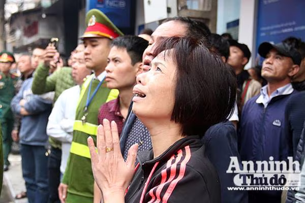 Hà Nội: Cụ bà thiệt mạng trong đám cháy trên phố Bát Đàn ảnh 6 Hà Nội: Cụ bà thiệt mạng trong đám cháy trên phố Bát Đàn ảnh 6
