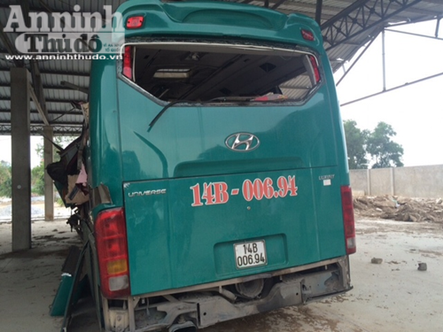 Cận cảnh xe khách phát nổ ở Bắc Ninh, khiến 2 người chết, 14 người bị thương ảnh 3 Cận cảnh xe khách phát nổ ở Bắc Ninh, khiến 2 người chết, 14 người bị thương ảnh 3