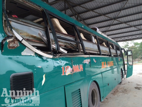 Cận cảnh xe khách phát nổ ở Bắc Ninh, khiến 2 người chết, 14 người bị thương ảnh 2 Cận cảnh xe khách phát nổ ở Bắc Ninh, khiến 2 người chết, 14 người bị thương ảnh 2