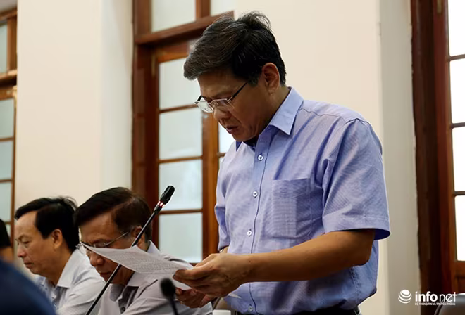 Ông Bùi Thanh Sơn - Chủ tịch UBND quận Ngô Quyền báo cáo vụ việc tại cuộc họp. Ông Bùi Thanh Sơn - Chủ tịch UBND quận Ngô Quyền báo cáo vụ việc tại cuộc họp.