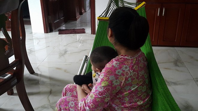 Bố mẹ tá hỏa khi thấy bảo mẫu đánh con trai 5 tháng tuổi tới tấp ảnh 1 Bố mẹ tá hỏa khi thấy bảo mẫu đánh con trai 5 tháng tuổi tới tấp ảnh 1