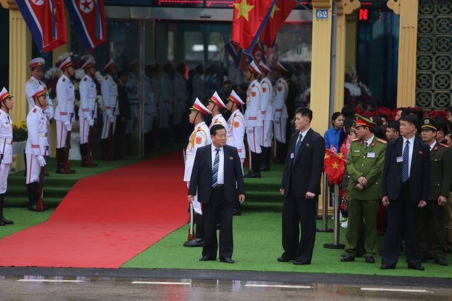 Chủ tịch Triều Tiên tới ga Đồng Đăng, lên ô tô về Hà Nội - 4 Chủ tịch Triều Tiên tới ga Đồng Đăng, lên ô tô về Hà Nội - 4