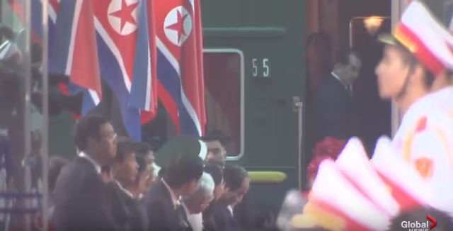 Chủ tịch Triều Tiên tới ga Đồng Đăng, lên ô tô về Hà Nội - 2 Chủ tịch Triều Tiên tới ga Đồng Đăng, lên ô tô về Hà Nội - 2