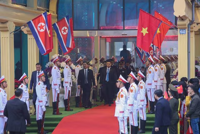 Chủ tịch Triều Tiên tới ga Đồng Đăng, lên ô tô về Hà Nội - 5 Chủ tịch Triều Tiên tới ga Đồng Đăng, lên ô tô về Hà Nội - 5