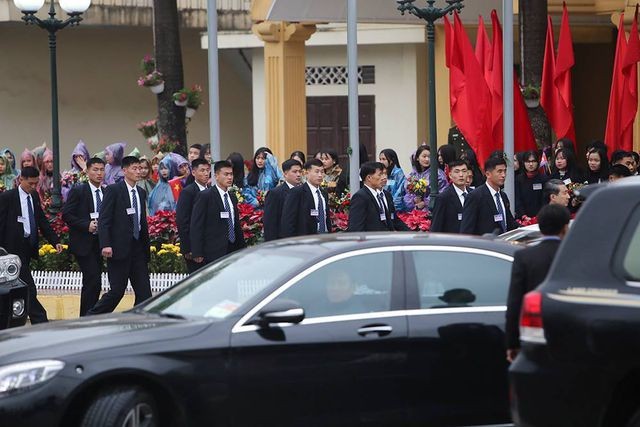 Chủ tịch Triều Tiên tới ga Đồng Đăng, lên ô tô về Hà Nội - 7 Chủ tịch Triều Tiên tới ga Đồng Đăng, lên ô tô về Hà Nội - 7