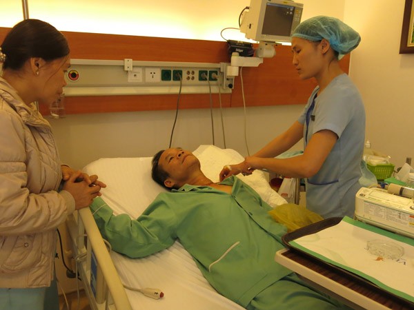 Lần đầu tiên Vinmec nội soi thành công ung thư thực quản phức tạp ảnh 1 Lần đầu tiên Vinmec nội soi thành công ung thư thực quản phức tạp ảnh 1
