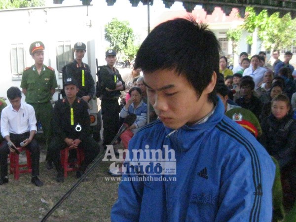 21 năm tù cho kẻ côn đồ dùng dao đâm chết hàng xóm ảnh 1 21 năm tù cho kẻ côn đồ dùng dao đâm chết hàng xóm ảnh 1