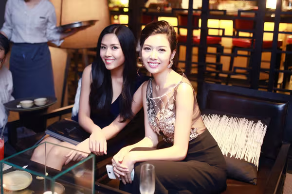 Top 3 Hoa khôi Áo dài rạng rỡ khoe sắc bên Hoa hậu Thế giới 2011 Ivian Sarcos ảnh 13