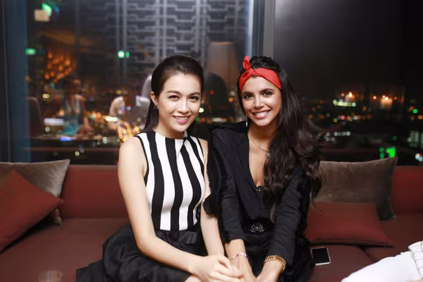 Top 3 Hoa khôi Áo dài rạng rỡ khoe sắc bên Hoa hậu Thế giới 2011 Ivian Sarcos ảnh 14