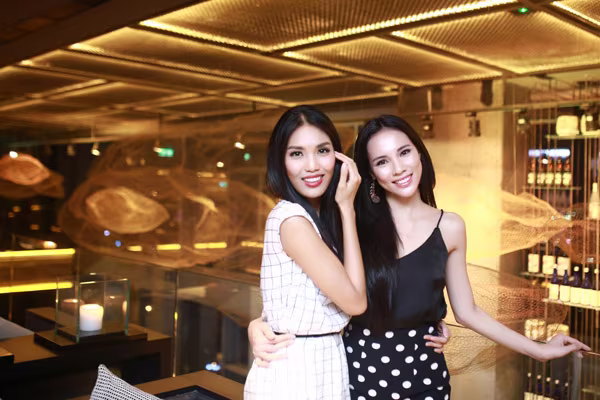 Top 3 Hoa khôi Áo dài rạng rỡ khoe sắc bên Hoa hậu Thế giới 2011 Ivian Sarcos ảnh 15 Top 3 Hoa khôi Áo dài rạng rỡ khoe sắc bên Hoa hậu Thế giới 2011 Ivian Sarcos ảnh 15