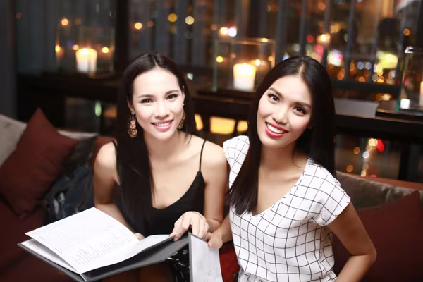 Top 3 Hoa khôi Áo dài rạng rỡ khoe sắc bên Hoa hậu Thế giới 2011 Ivian Sarcos ảnh 8