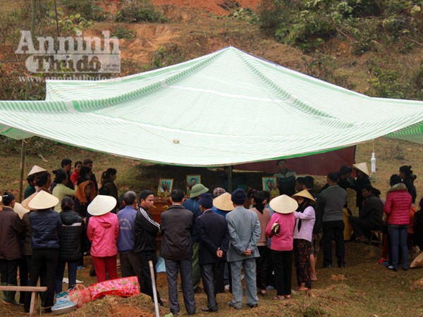 Đại tang sau vụ đâm xe, khiến 9 người đi ăn cưới tử nạn ảnh 3 Đại tang sau vụ đâm xe, khiến 9 người đi ăn cưới tử nạn ảnh 3