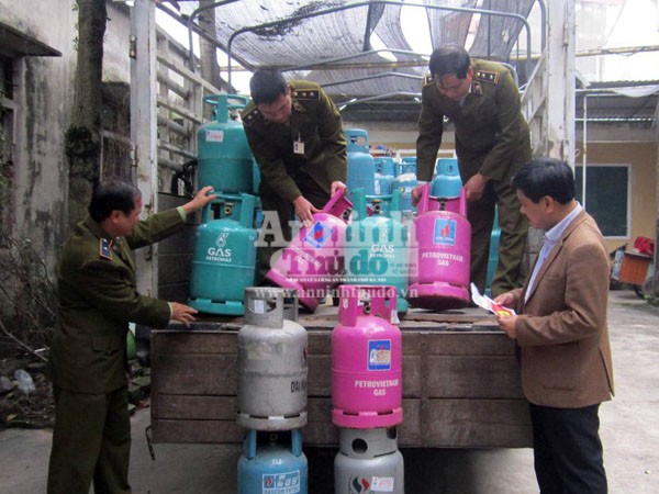 Công ty xăng dầu Hà Tĩnh chiếm dụng vỏ bình gas trái phép ảnh 1 Công ty xăng dầu Hà Tĩnh chiếm dụng vỏ bình gas trái phép ảnh 1