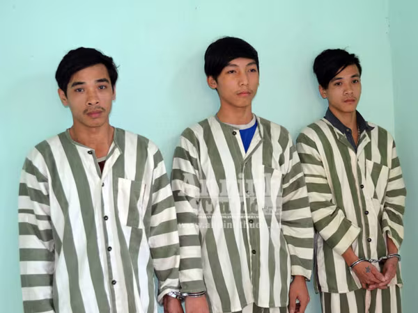 Mang hung khí vào công ty gây án, tấn công cả Công an ảnh 1 Mang hung khí vào công ty gây án, tấn công cả Công an ảnh 1