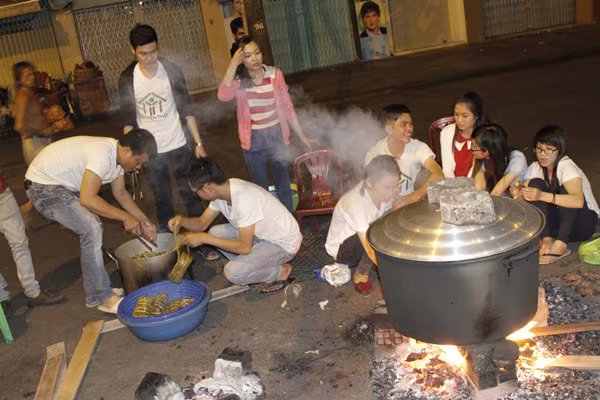 Dàn sao Việt chung tay gói bánh chưng, bánh tét gửi tặng người nghèo ảnh 8