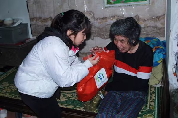 Dàn sao Việt chung tay gói bánh chưng, bánh tét gửi tặng người nghèo ảnh 13