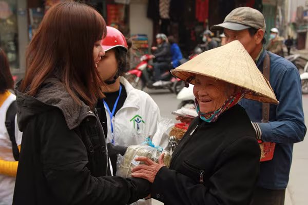 Dàn sao Việt chung tay gói bánh chưng, bánh tét gửi tặng người nghèo ảnh 12