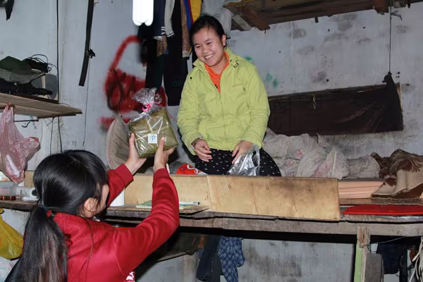 Dàn sao Việt chung tay gói bánh chưng, bánh tét gửi tặng người nghèo ảnh 10