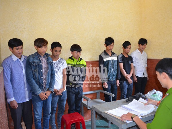 Không cho xóc bầu cua trước nhà, 3 cha con bị côn đồ chém trọng thương ảnh 1 Không cho xóc bầu cua trước nhà, 3 cha con bị côn đồ chém trọng thương ảnh 1
