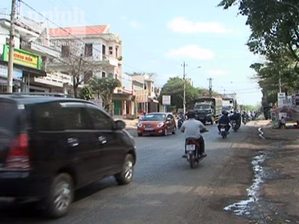 Đâm trúng ổ gà một phụ nữ tử vong tại chỗ ảnh 1 Đâm trúng ổ gà một phụ nữ tử vong tại chỗ ảnh 1