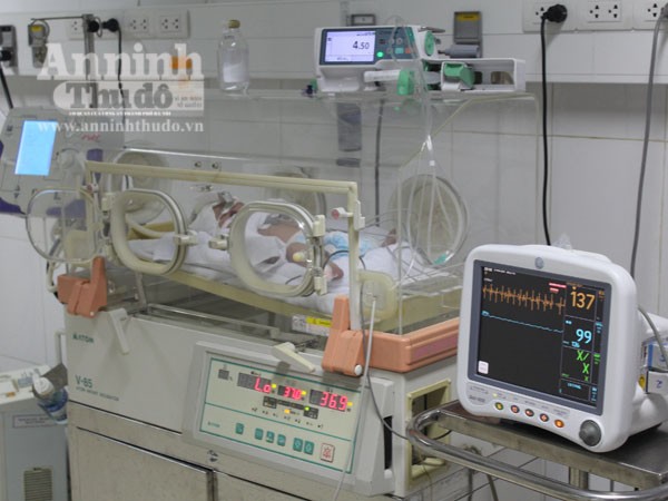 Mổ cấp cứu cho sản phụ và thai nhi 8 tháng tuổi bị tai nạn giao thông ảnh 2 Mổ cấp cứu cho sản phụ và thai nhi 8 tháng tuổi bị tai nạn giao thông ảnh 2