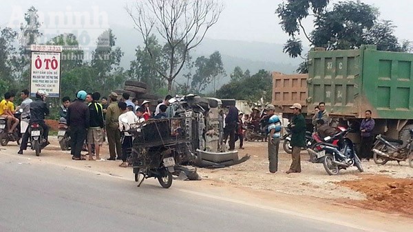 Ô tô lộn nhiều vòng, 2 người thoát chết nhờ túi khí bung kịp thời ảnh 1 Ô tô lộn nhiều vòng, 2 người thoát chết nhờ túi khí bung kịp thời ảnh 1