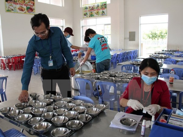 Audio 12-3-2015: Hà Nội công bố kết quả phạt “nguội” và chuyện thực phẩm “bẩn” tuồn vào trường học ảnh 2 Audio 12-3-2015: Hà Nội công bố kết quả phạt “nguội” và chuyện thực phẩm “bẩn” tuồn vào trường học ảnh 2