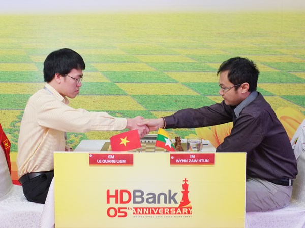 Giải Cờ vua Quốc tế HDBank 2015: Quang Liêm giữ mạch bất bại ảnh 3 Giải Cờ vua Quốc tế HDBank 2015: Quang Liêm giữ mạch bất bại ảnh 3