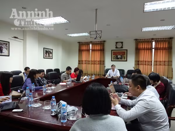 TS Vũ Bá Quyết: Không có chuyện từ chối mổ vì bệnh nhân là người viết báo ảnh 1 TS Vũ Bá Quyết: Không có chuyện từ chối mổ vì bệnh nhân là người viết báo ảnh 1