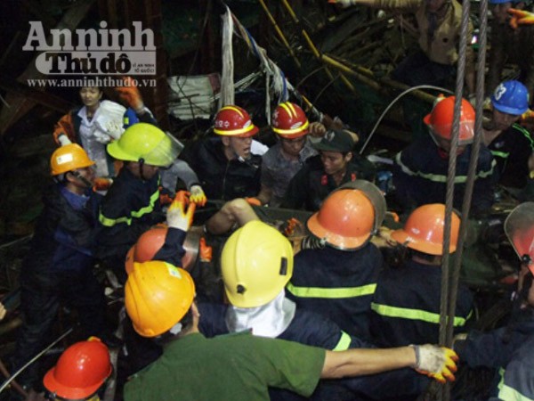 Kết thúc cứu hộ vụ sập giàn giáo: 13 người tử vong, 28 người bị thương ảnh 2 Kết thúc cứu hộ vụ sập giàn giáo: 13 người tử vong, 28 người bị thương ảnh 2