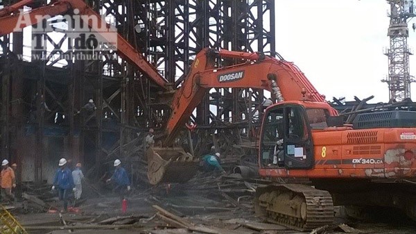 Kết thúc cứu hộ vụ sập giàn giáo: 13 người tử vong, 28 người bị thương ảnh 1 Kết thúc cứu hộ vụ sập giàn giáo: 13 người tử vong, 28 người bị thương ảnh 1