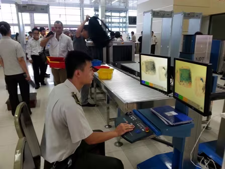 Audio 16-4-2015: Rà soát nghiệp vụ an ninh hàng không và mở rộng điều tra vụ người mẫu bán dâm ảnh 1