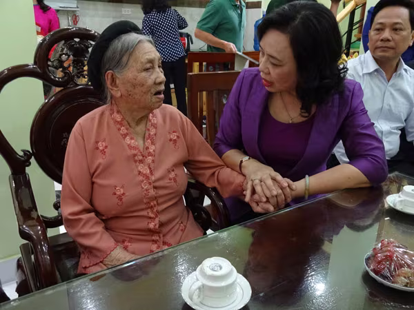Tri ân những người đã ngã xuống, đã cống hiến vì Tổ quốc ảnh 2 Tri ân những người đã ngã xuống, đã cống hiến vì Tổ quốc ảnh 2