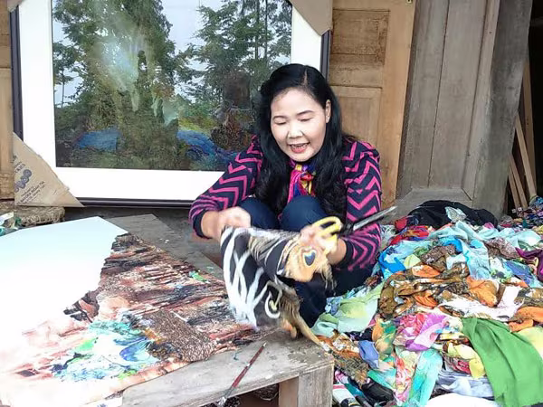 Người Việt Nam duy nhất làm tranh cắt vải ảnh 1 Người Việt Nam duy nhất làm tranh cắt vải ảnh 1
