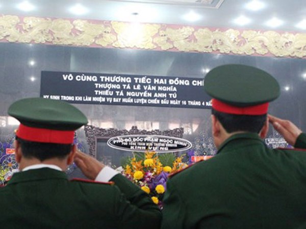 Xúc động đưa tiễn 2 phi công hy sinh trên tiêm kích Su-22 ảnh 2 Xúc động đưa tiễn 2 phi công hy sinh trên tiêm kích Su-22 ảnh 2