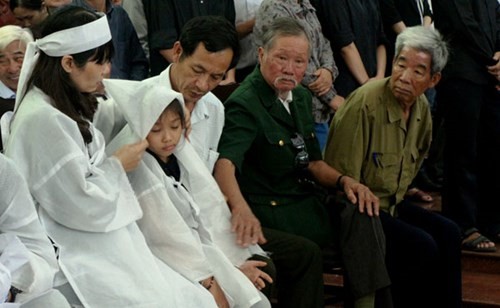 Xúc động đưa tiễn 2 phi công hy sinh trên tiêm kích Su-22 ảnh 4 Xúc động đưa tiễn 2 phi công hy sinh trên tiêm kích Su-22 ảnh 4