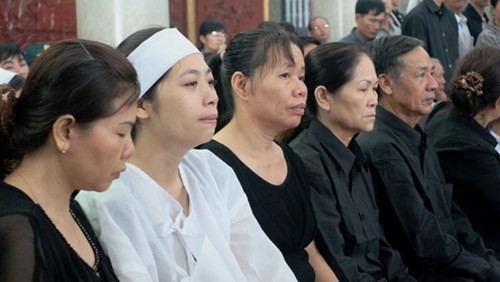Xúc động đưa tiễn 2 phi công hy sinh trên tiêm kích Su-22 ảnh 5 Xúc động đưa tiễn 2 phi công hy sinh trên tiêm kích Su-22 ảnh 5