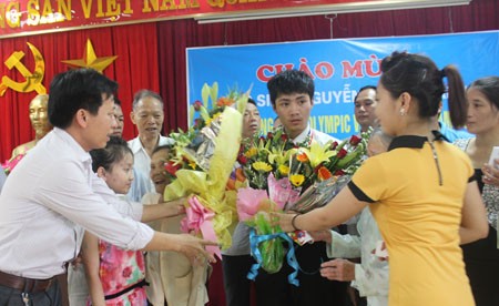 Ngày về ngập niềm vui của chàng trai giành HCV Vật lý châu Á – Thái Bình Dương ảnh 2 Ngày về ngập niềm vui của chàng trai giành HCV Vật lý châu Á – Thái Bình Dương ảnh 2