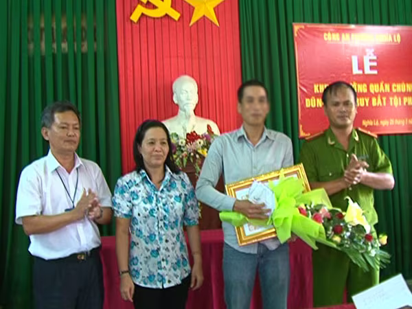 Khen thưởng công dân có thành tích trong tấn công tội phạm ảnh 1 Khen thưởng công dân có thành tích trong tấn công tội phạm ảnh 1