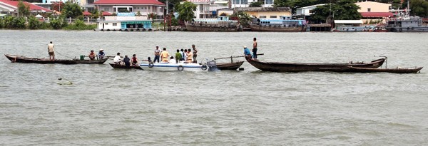 Cùng cực cảnh đời người đàn ông có vợ và hai con mất tích trên sông Hậu ảnh 1 Cùng cực cảnh đời người đàn ông có vợ và hai con mất tích trên sông Hậu ảnh 1