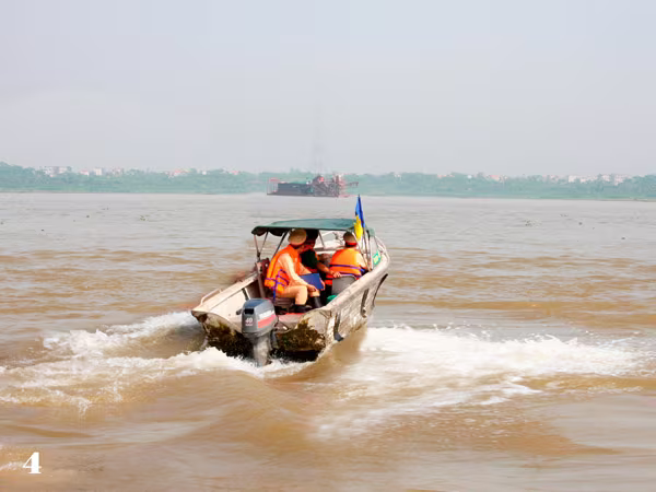 "Đi săn" tàu cuốc hút cát trộm trên sông Hồng ảnh 3 "Đi săn" tàu cuốc hút cát trộm trên sông Hồng ảnh 3