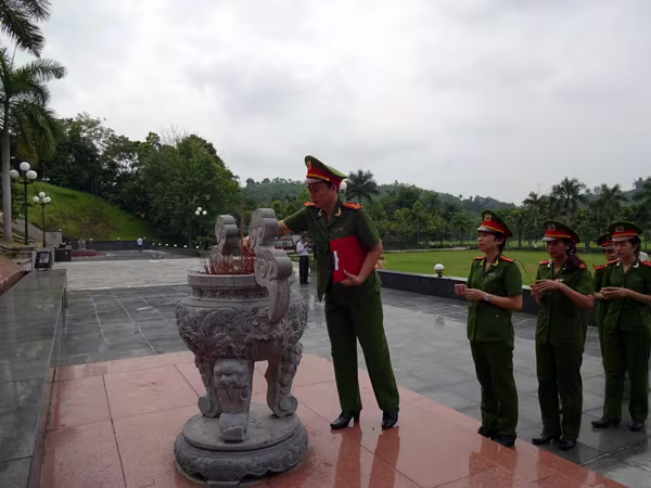 Phụ nữ Cụm thi đua số 3 CATP Hà Nội về nguồn báo công dâng Bác ảnh 5 Phụ nữ Cụm thi đua số 3 CATP Hà Nội về nguồn báo công dâng Bác ảnh 5