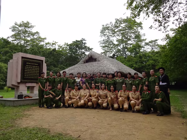 Phụ nữ Cụm thi đua số 3 CATP Hà Nội về nguồn báo công dâng Bác ảnh 4 Phụ nữ Cụm thi đua số 3 CATP Hà Nội về nguồn báo công dâng Bác ảnh 4